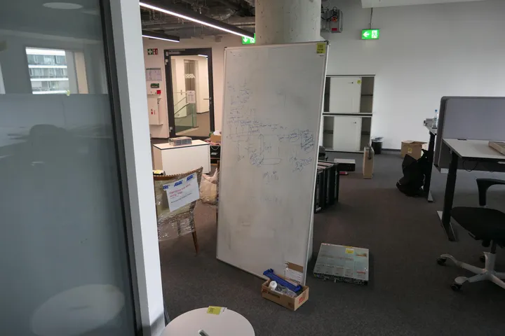 Whiteboard mit Zubehör Maße in cm ca. 180 x 90
